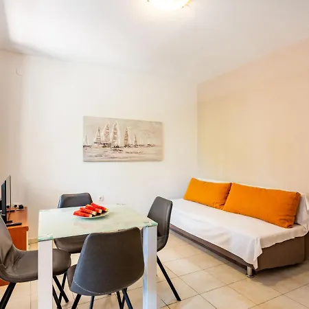 Tino - Zad511 By Interhome